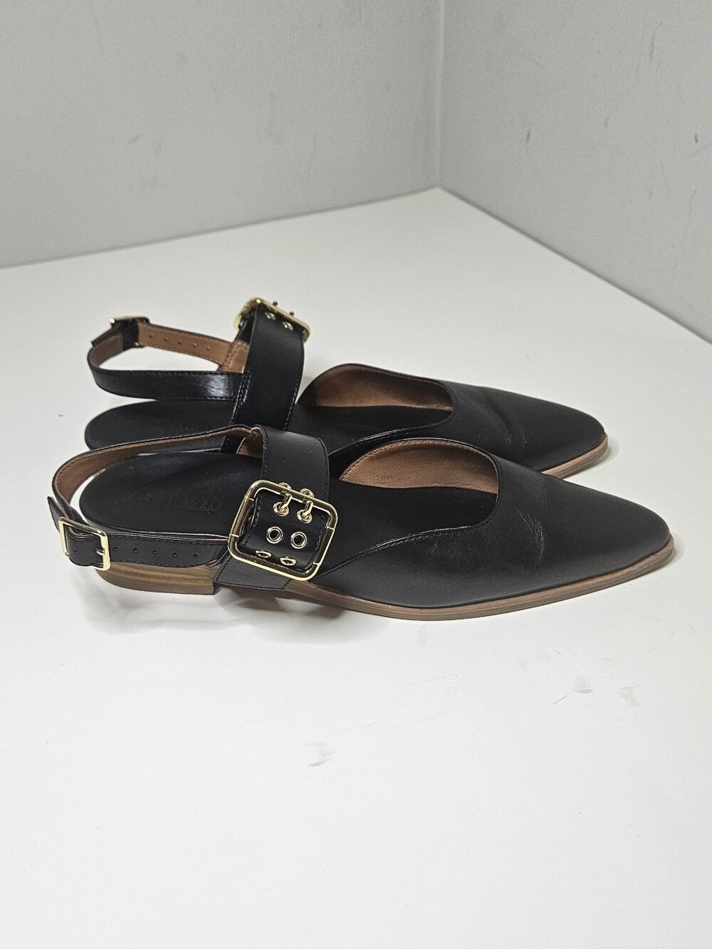 Bared Footwear Sunbeam Slingback Black Leather Gold Buckle Pliant Sole 10